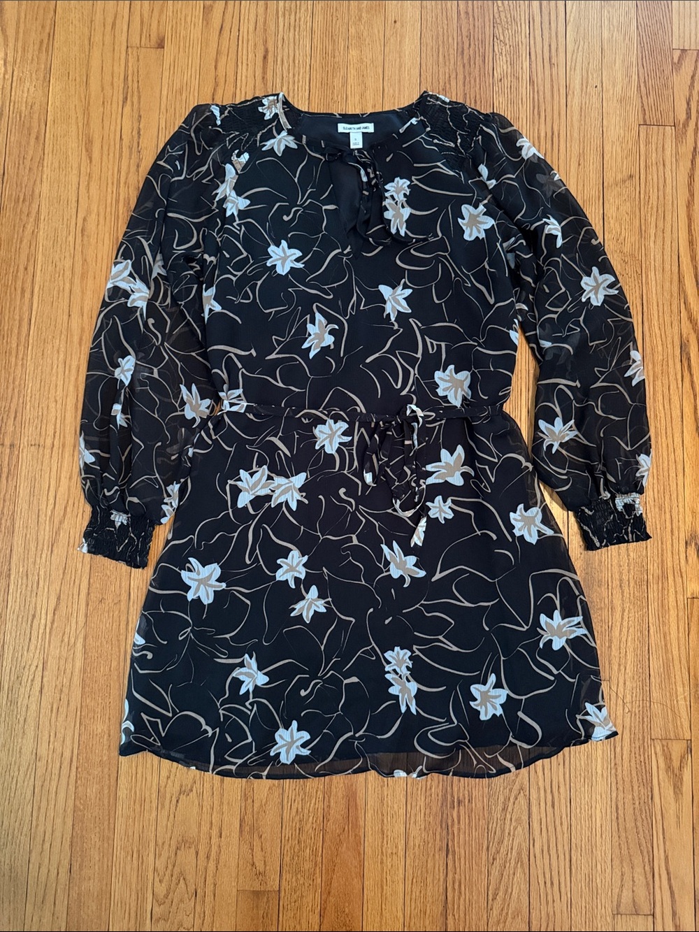 Elizabeth and James Black Floral Long-Sleeve Tie-Waist Dress